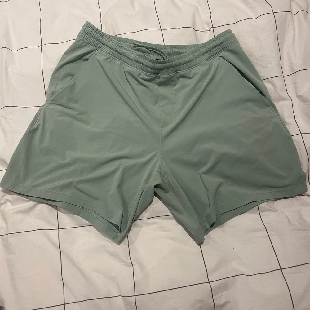 Lululemon Men’s Pace Breaker Linerless Shorts

7” length

Size: XL